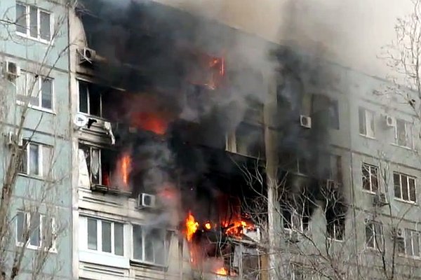 Взрыв и пожар в жилом доме в Волгограде