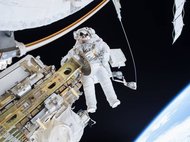 Астронавт НАСА Тим Копра во время выхода с МКС в открытый космос 21 декабря 2015 г. Фото: NASA