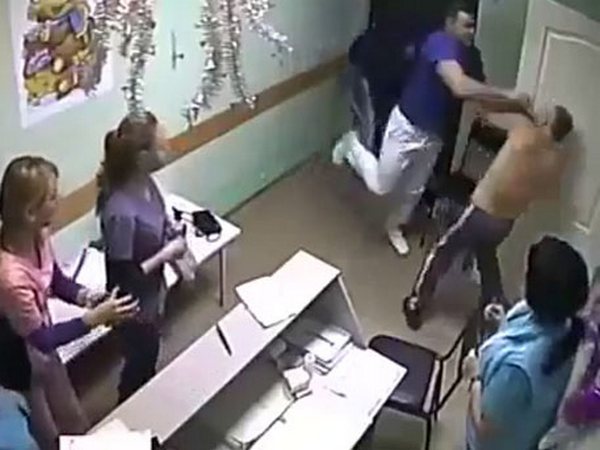 Камеры видеонаблюдения засняли потасовку в белгородской больнице