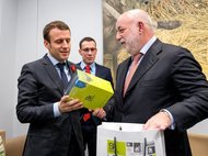 Министр экономики Франции Эммануэль Макрон и Президент Фонда «Сколково» Виктор Вексельберг