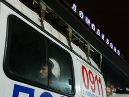 Автомобиль МЧС у аэропорта "Домодеово" в первые часы после взрыва. 2011 г.