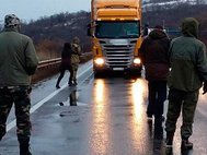 Блокировка российских большегрузных автомобилей на границе Украины