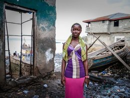 Селина Каманда (Celina Kamanda), одна из жителей Сьерра-Леоне, выживших после лихорадки Эбола