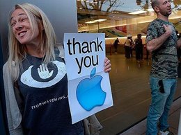 Активисты поддерживают решение фирмы Apple о разблокировке смартфона для ФБР.
