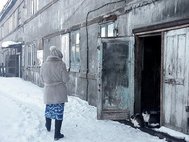 Аварийный дом в Углегорске, Сахалинская область, февраль 2016 года
