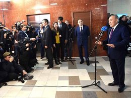 Нурсултан Назарбаев на избирательном участке