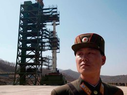 Охрана ракеты в Северной Корее