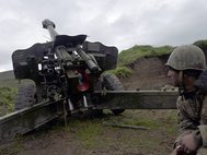 Солдат армии обороны Нагорного Карабаха на позиции в Мадагисе 4 апреля 2016