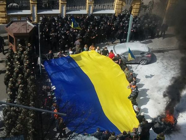 Акция Автомайдана возле администрации президента Украины