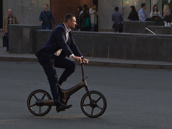 Виталий Кличко на велосипеде