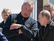 Дмитрий Рогозин и президент России Владимир Путин перед началом запуска на космодроме "Восточный".