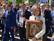 Наталья Поклонская с иконой Николая II. Сиферополь, 9 мая 2016 года