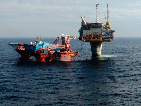 Норвежская нефтяная платформа.