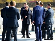 Владимир Путин в окружении охранников