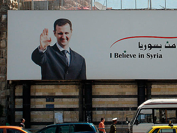 Плакат с изображением Башара Асада.