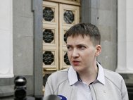 Надежда Савченко перед входом в здание Верховной Рады. 31 мая 2016 года