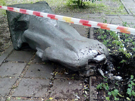 Разрушенный памятник Ленину в Москве