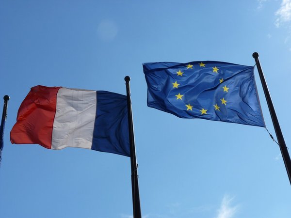 Флаги Франции и ЕС