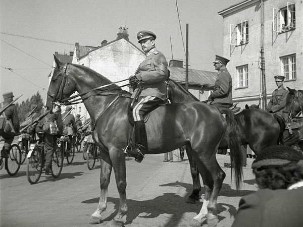 К.Г. Маннергейм на параде в Выборге. 1939 г.
