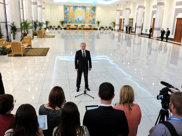 Владимир Путин перед журналистами