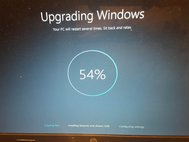 Информация об обновлении Windows на экране компьютера