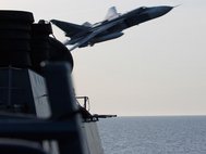 Облет самолетом ВС РФ американского эсминца Дональд Кук