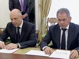Антон Силуанов и Сергей Шойгу на заседании Военно-промышленной комиссии 28 июня 2016 года