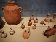 Керамика, найденная в погребальных камерах
