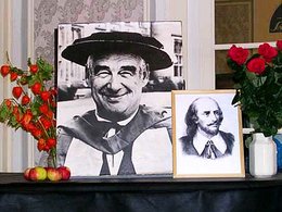 Портреты А. Аникста и У. Шекспира, традиционно выставляемые вместе в рамках "Шекспировских чтений" Портреты А. Аникста и У. Шекспира, традиционно выставляемые вместе в рамках "Шекспировских чтений"
