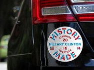 Наклейка на машине сторонников Хиллари Клинтон