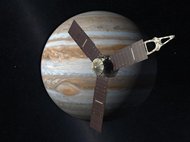 Юнона на фоне Юпитера