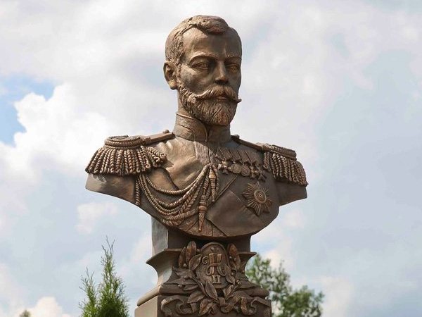 Памятник Николаю II