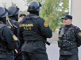 Полиция Армении у захваченного здания