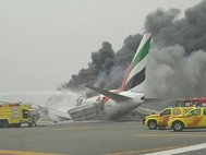 Горящий Boeing 777-300 компании Emirates