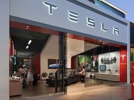 Салон Tesla