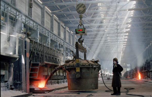 Иркутский алюминиевый завод, входящий в "Русал"