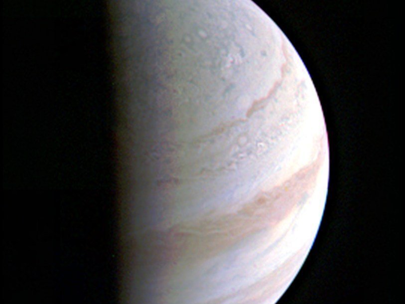 Снимок, сделанный «Юноной» 27 августа на расстоянии 703 000 километров от Юпитера