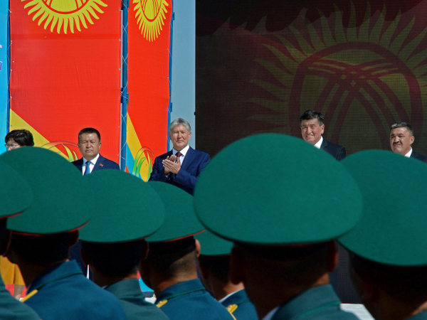 Алмазбек Атамбаев на торжественном параде в честь 25-летия независимости Киргизии. Бишкек, 31 августа 2016