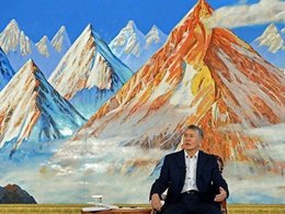 Алмазбек Атамбаев на пресс-конференции в Чолпон-Ате. Август 2016