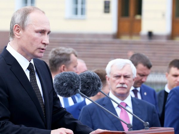 Владимир Путин и Георгий Полтавченко на торжествах честь Дня ВМФ. 31 июля 2016