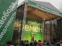 Григорий Явлинский выступает на митинге "Яблока" в Москве 17 декабря 2011