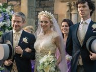Аманда Аббингтон (в центре) на съемках «Шерлока»