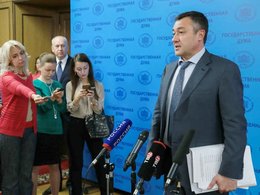 Председатель временной депутатской рабочей группы Виктор Пинский отвечает на вопросы журналистов. 27 сентября 2016