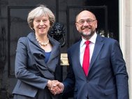 Премьер-министр Великобритании Тереза Мэй с председателем европарламента Мартином Шульцем.