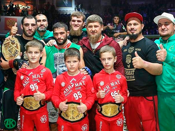 Глава Чечни Рамзан Кадыров с сыновьями