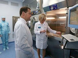 Дмитрий Медведев в центре Ядерной медицины.
