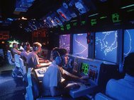 Информационный центр системы "Иджис" на борту ракетного крейсера