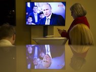 Россияне перед телевизором