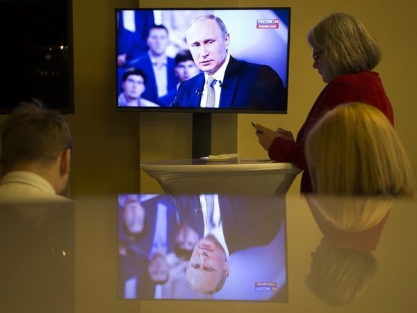 Россияне перед телевизором
