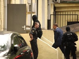 Никиту Белых доставляют в Басманный суд. Москва, 25 июня 2016